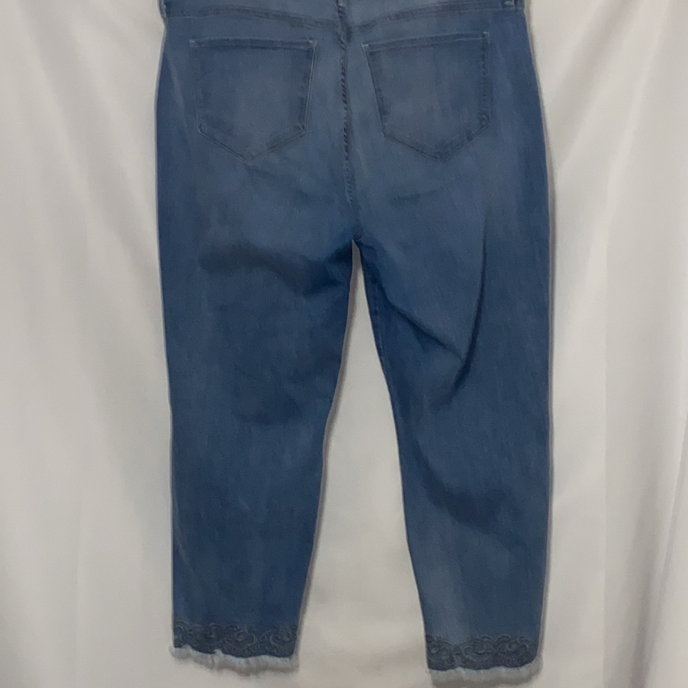 NYDJ CLARISSA ANKLE Blue Cropped Jeans with EMBROIDERED Detail RAW HEM  SIZE 18W - Picture 9 of 10